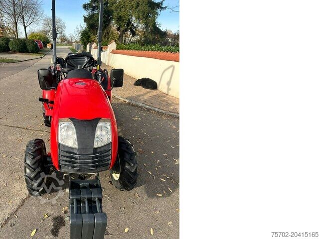 Traktor Branson 2900 Traktor