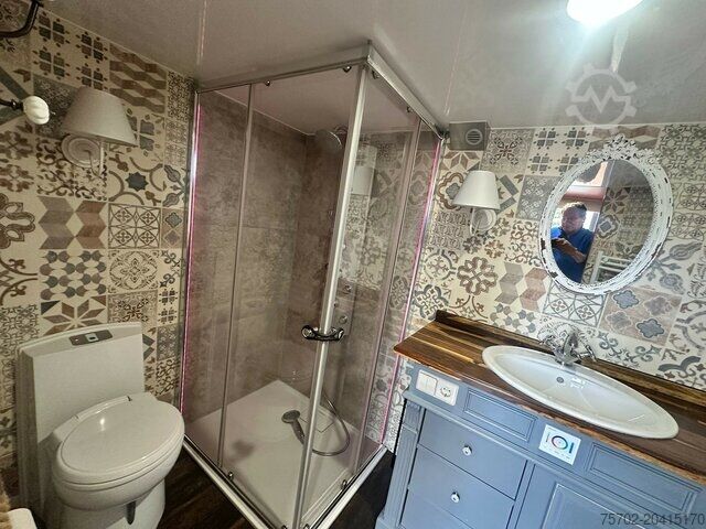 Viehtransporter LKW Scania P310 6 Pferde Popout Wohnmobilzulassung