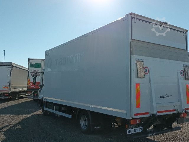 Transporter mit Koffer IVECO ML75E19/P