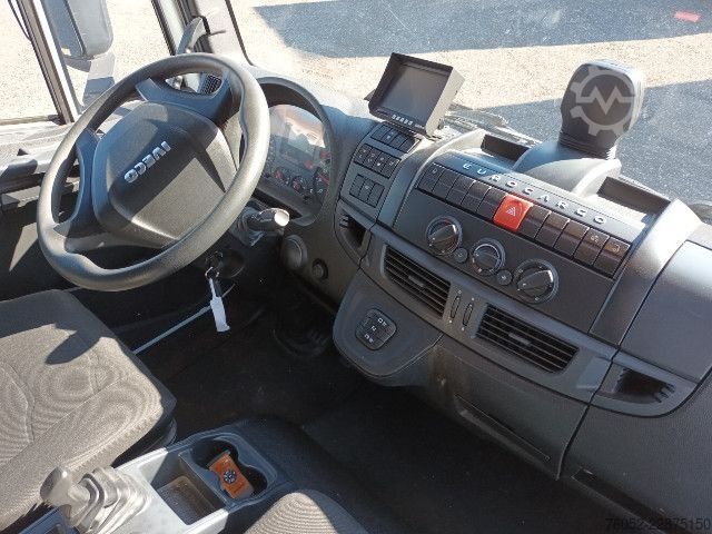Transporter mit Koffer IVECO ML75E19/P