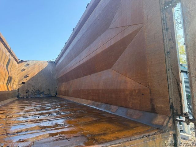 Tipper semitrailer KEMPF SKM 35/3 Stahl Kipper 50m³ Schrott