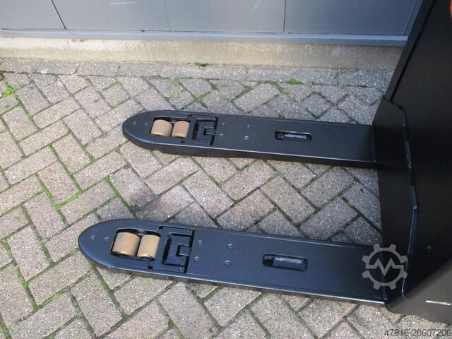 Pallet truck TOYOTA LPE250