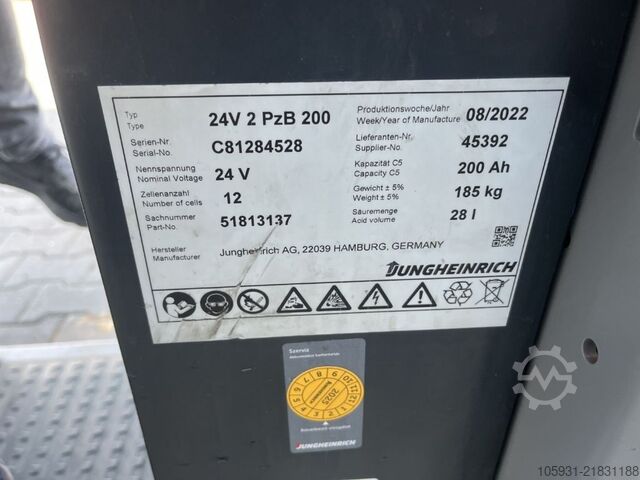 Tow Tractor Jungheinrich EZS130