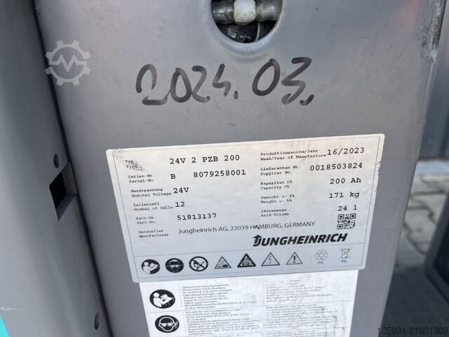 Tow Tractor Jungheinrich EZS130