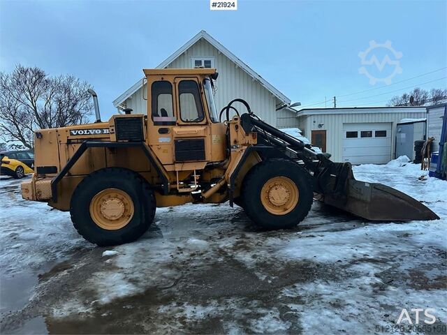 Wheel loader Volvo L70 Wheel Loader with Folding Wing Bucket, Pallet