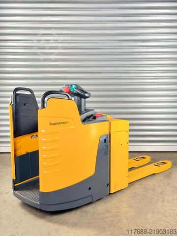 No pallet truck driver Jungheinrich ERE 225 - Service Neu - Batterie 80% - Garantie