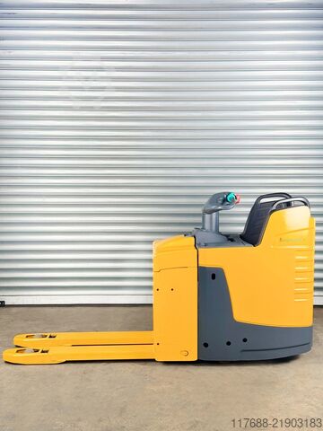 No pallet truck driver Jungheinrich ERE 225 - Service Neu - Batterie 80% - Garantie