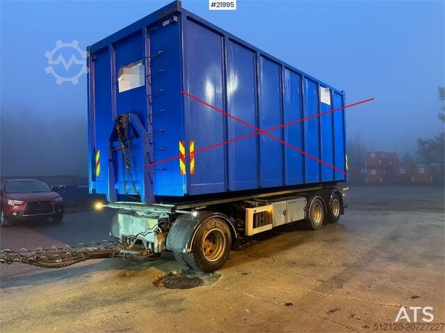 Portal arm system Istrail hook trailer with tipper