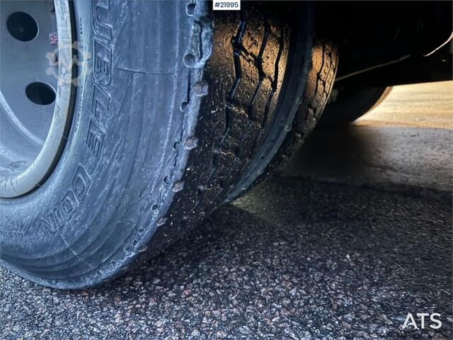 Portal arm system Istrail hook trailer with tipper