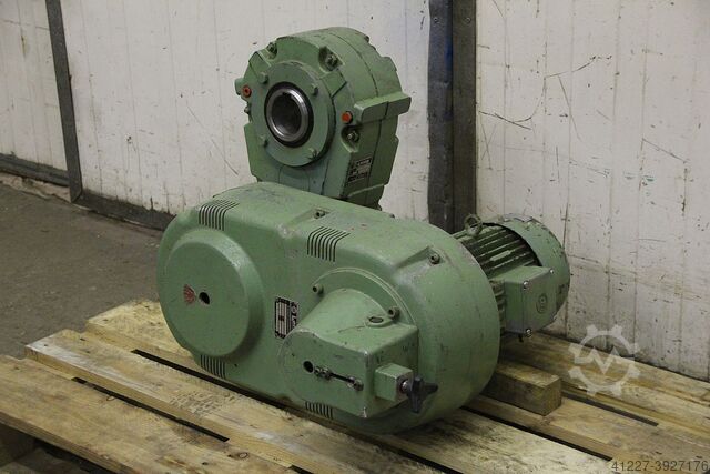 Adjustable gear motor 4 kW 7.4-42.3 rpm Lenze 275-HD-283-112-4