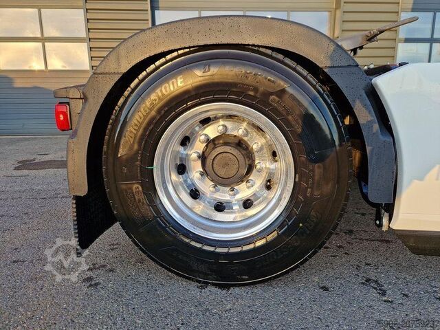 Standard tractor unit Renault T-High