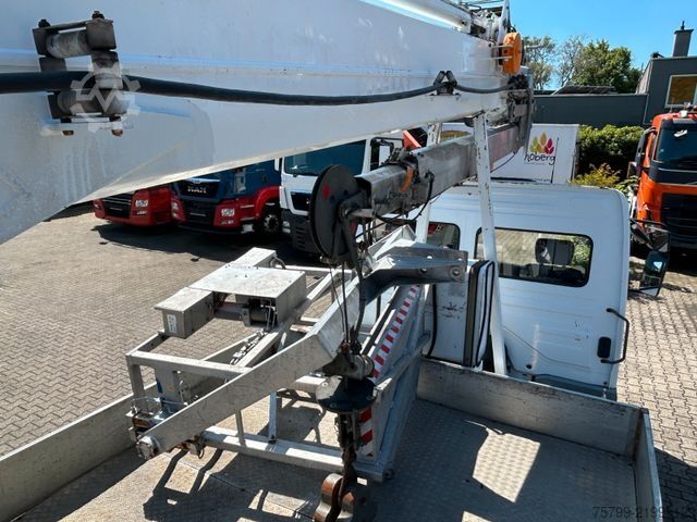 Autokranwagen MERCEDES-BENZ 818 +Böcker AK 32-1200 Dachdeckerkran +Seilwinde