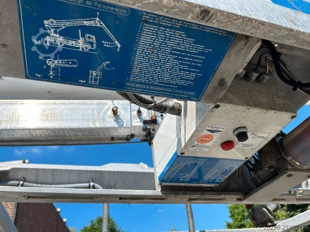 Autokranwagen MERCEDES-BENZ 818 +Böcker AK 32-1200 Dachdeckerkran +Seilwinde