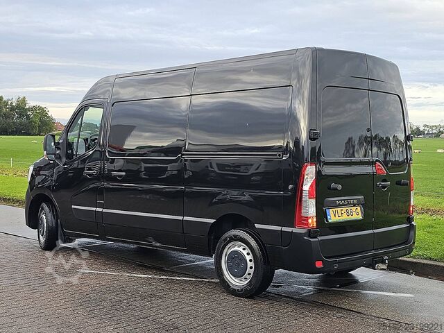 RENAULT MASTER 2.3 L2H2 2xZijdeur NAP 150Pk Euro6 1e Eigenaar Trekhaak 3-Zits Navi! RENAULT MASTER 2.3 L2H2 2xZijdeur NAP 150Pk Euro6 1e Ei...