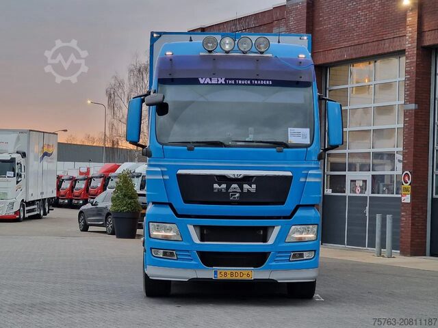 Viehtransport MAN TGX 26.440 6x2*4 - 3 deck Livestock - Water & V...