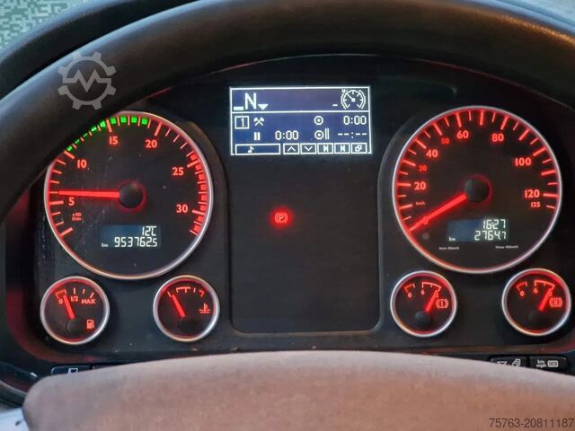 Viehtransport MAN TGX 26.440 6x2*4 - 3 deck Livestock - Water & V...