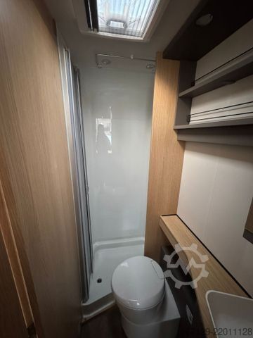 Semi-integrated camper LMC Tourer Lift H 630 Rahmenfenster / Franz. Bett