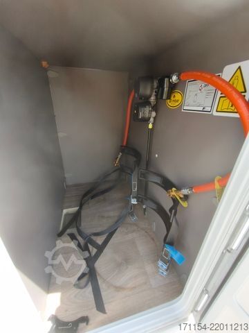Semi-integrated camper LMC Tourer  H 730 G  ,Hubbett, Navi,Wintertauglich
