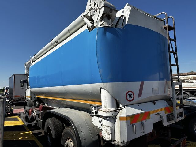 Silo truck Iveco 190.26 MENCI Granulat/Futter-Silo 30cbm