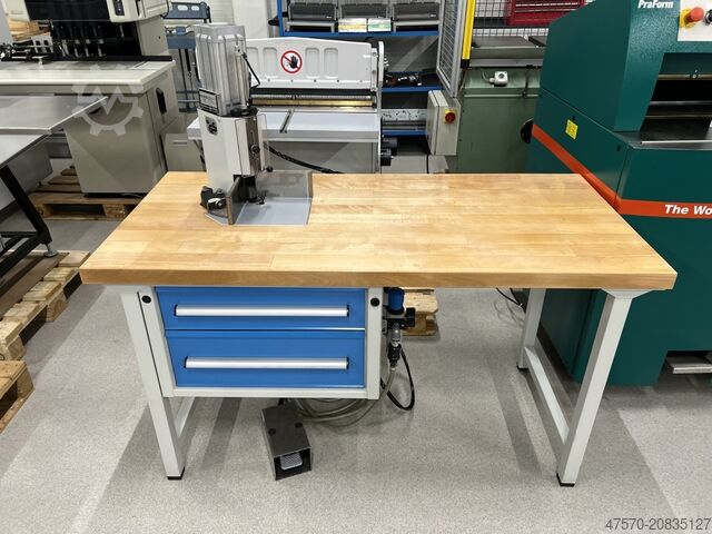 Automatischer Eckenschneider Kolbus ECK 100 Automatic Corner Cutter