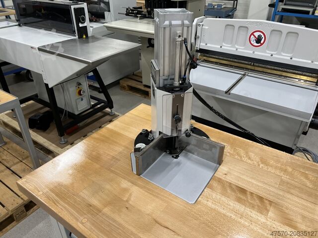 Automatischer Eckenschneider Kolbus ECK 100 Automatic Corner Cutter