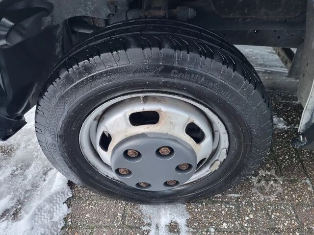 Flatbed double cab Iveco Daily 40C15 3.0D Open laadbak DC 7 pers GVW 350...