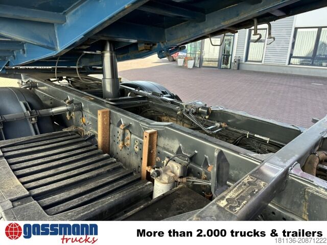 Tipper truck Iveco Trakker AD190T36 4x2, EEV, Kran Atlas AK 105.2-A2