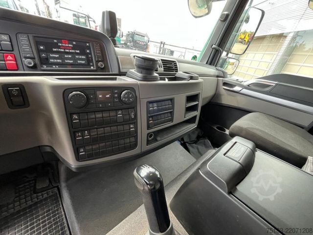 Tipper van MAN TG-L 8.190.4x2 BL 2-Achs Kipper Kran Hiab 078+Gr