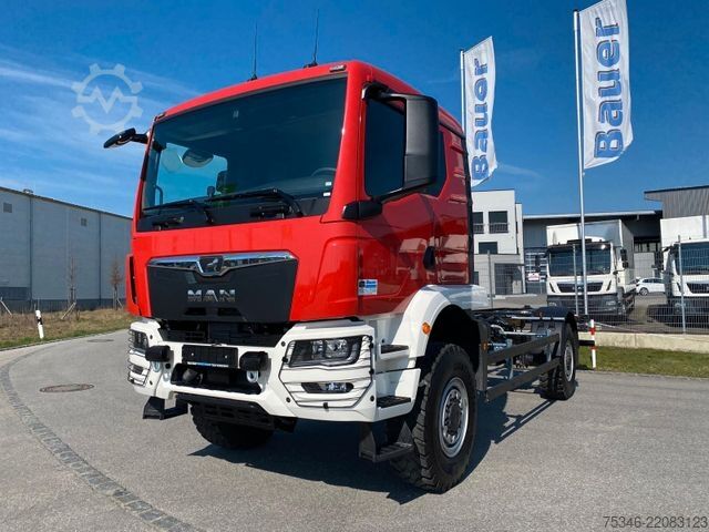 Special purpose truck MAN TGM 18.250 4x4 BB/Fahrgestell/3-Sitze/Neu