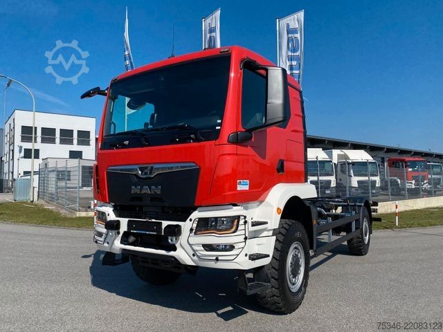Special purpose truck MAN TGM 18.250 4x4 BB/Fahrgestell/3-Sitze/Neu