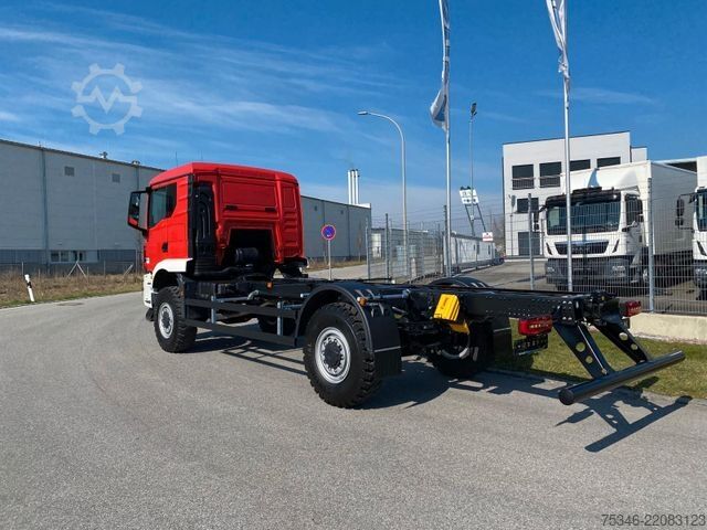 Special purpose truck MAN TGM 18.250 4x4 BB/Fahrgestell/3-Sitze/Neu