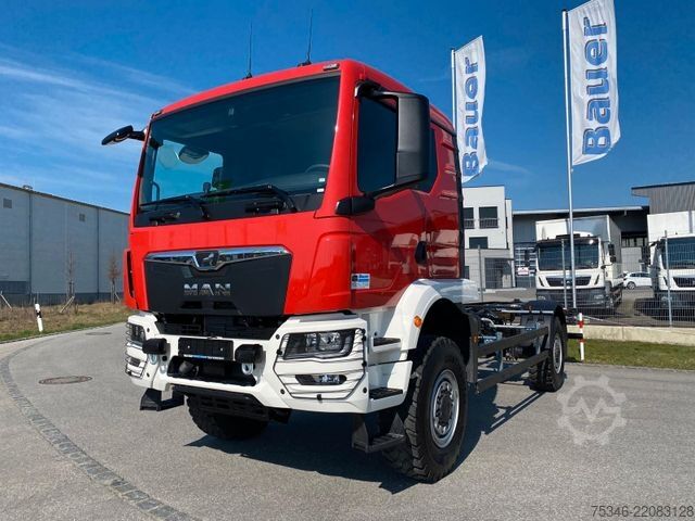 Special purpose truck MAN TGM 18.250 4x4 BB/Fahrgestell/3-Sitze/Neu