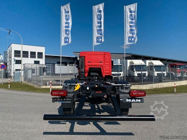 Special purpose truck MAN TGM 18.250 4x4 BB/Fahrgestell/3-Sitze/Neu