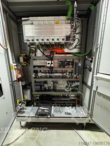 Universal machining center HERMLE C50 UP