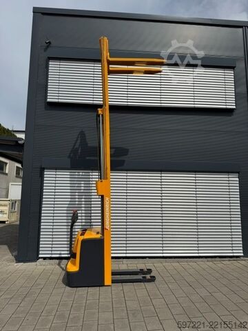 Pallet Stackers Jungheinrich EJC 216