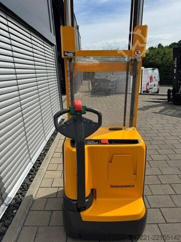 Pallet Stackers Jungheinrich EJC 216