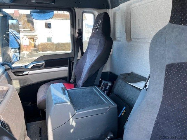 Flatbed truck MAN 26.400 mit PK 20501 L - Euro 6 - Klima - AHK -