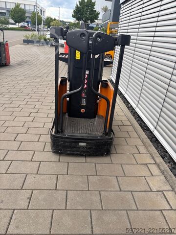 Vertical order pickers EP Equipment JX0-30