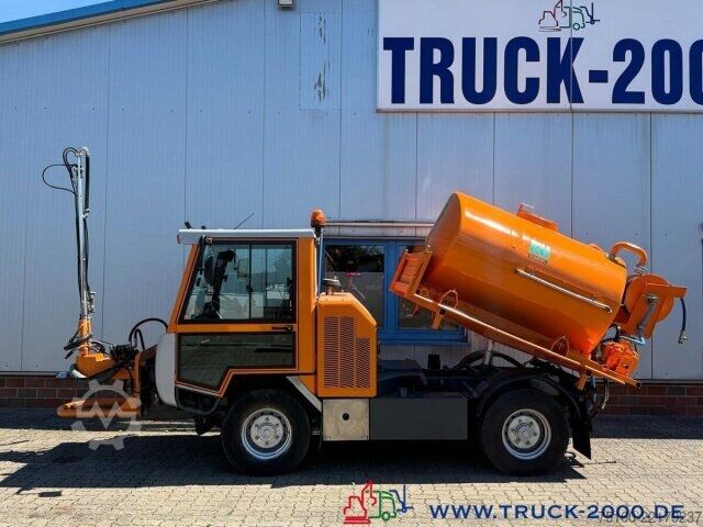 Transporter mit Kipper Multicar Boki HY1251B Bewässerung Grünflächen-Pflanzen