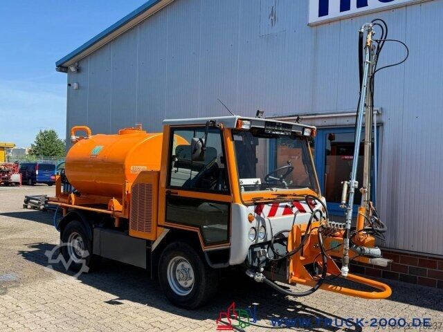 Transporter mit Kipper Multicar Boki HY1251B Bewässerung Grünflächen-Pflanzen