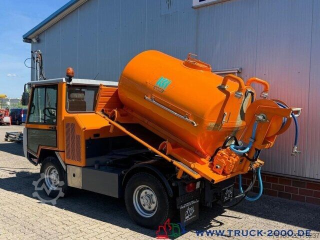 Transporter mit Kipper Multicar Boki HY1251B Bewässerung Grünflächen-Pflanzen