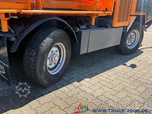 Transporter mit Kipper Multicar Boki HY1251B Bewässerung Grünflächen-Pflanzen