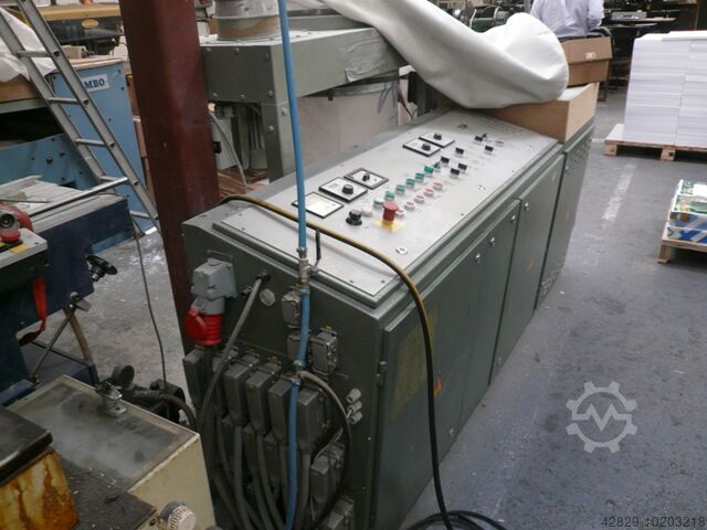 Binder mit Zusammentragmaschinen Kolbus KM 470