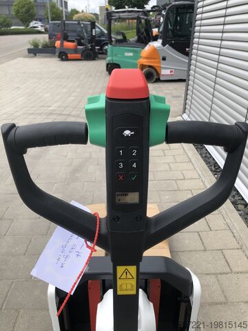 Electric Pallet Trucks Bobcat LPM15N