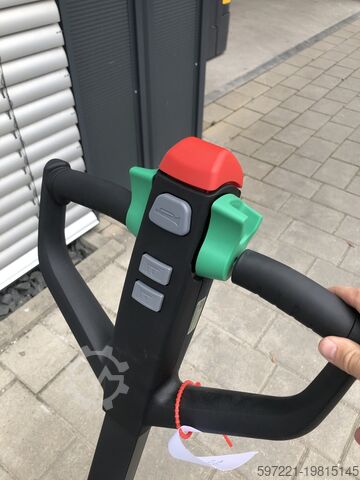 Electric Pallet Trucks Bobcat LPM15N