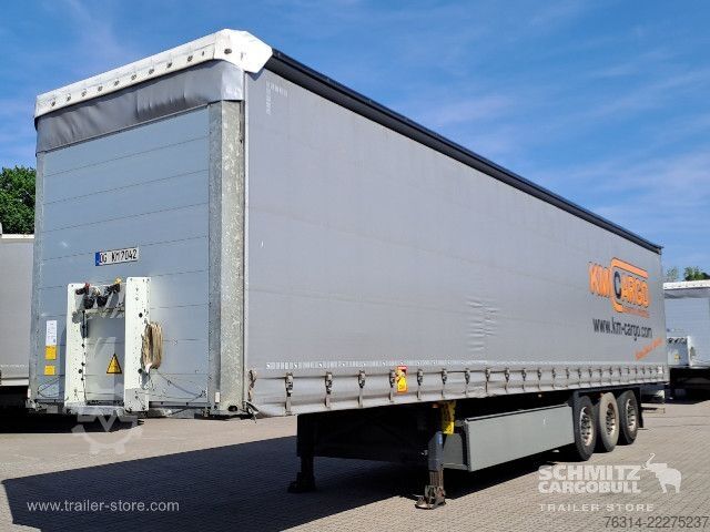 Auflieger mit Pritsche & Plane Schmitz Cargobull Curtainsider Standard Getränke