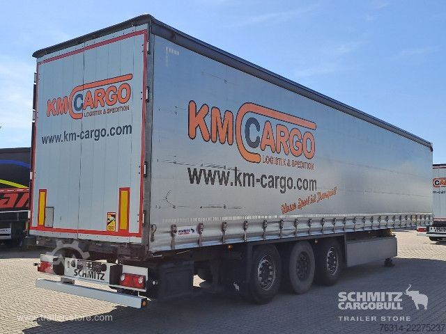 Auflieger mit Pritsche & Plane Schmitz Cargobull Curtainsider Standard Getränke