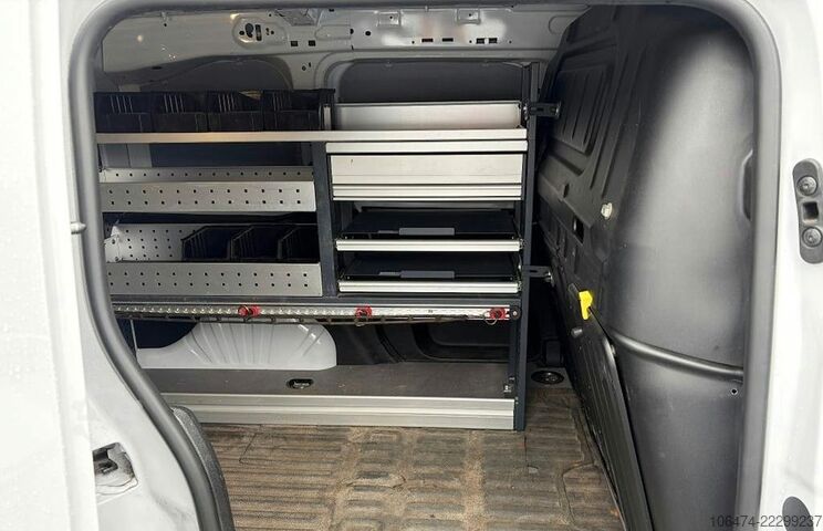 Kastenwagen OPEL Combo E Cargo Basis # erst 7 tkm # Würth Regale