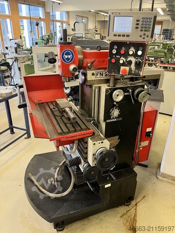 Universal Fräsmaschine aus Schule Intos FN20