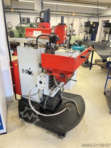 Universal Fräsmaschine aus Schule Intos FN20
